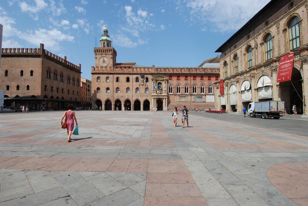 Ur-Nest Piazza Maggiore Bologna Szoba fotó